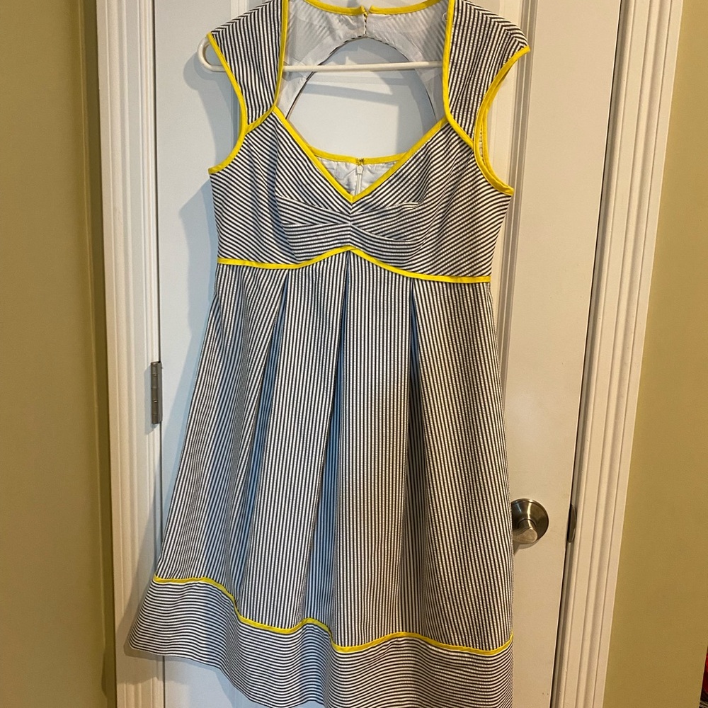 London times seer sucker dress, tealength, sweetheart neckline,